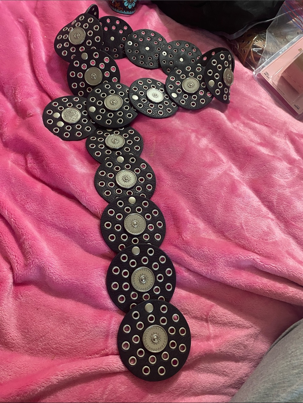 Black Circle Medallion Accent Belt - Black & Silver